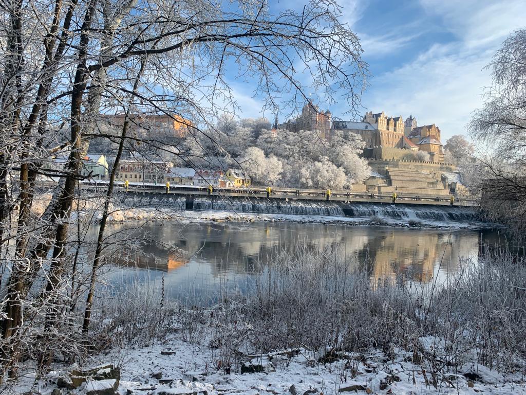 bernburg-blick-zum-wehr-und-schloss_epressel